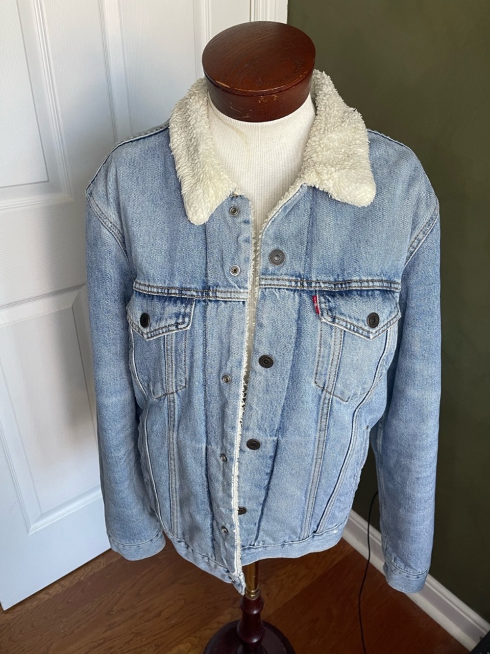 Levi’s Light Wash 90’s Sherpa Trucker Denim Jacket